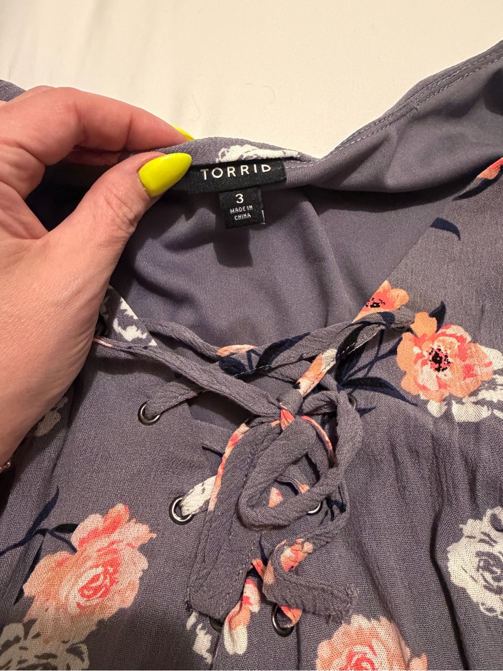 torrid Floral Lace-Up Gauze dress - Gray with Pink/peach Flowers size 3/3x - Picture 2 of 2